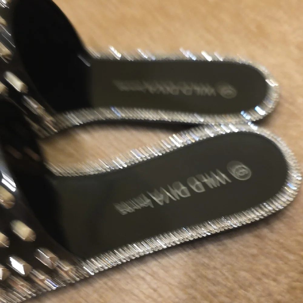 WILD DIVA Lounge Size 6 Black Sandals with Silver Studs & Rinestones - Picture 6 of 15